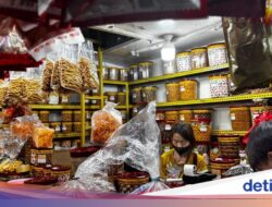 Sudah 30 Tahun! Toko Sri Utami Di Pasar Jatinegara Jual 100 Jenis Kue Kering