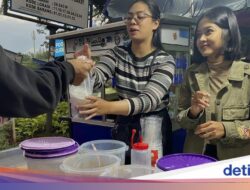 War Takjil Seru Bareng Gen Z Hingga Saparua, Pedagang Full Senyum