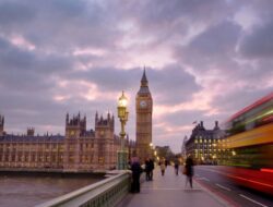 Pertempuran AS-Iran Bikin Susah Banyak Bangsa, 100.000 Pekerja Hingga Inggris Terancam Pemecatan Karyawan