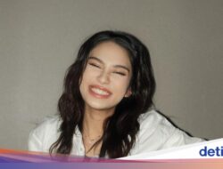 Potret Azizah Salsha Asyik Makan Opor hingga Kerang Di Luar Negeri