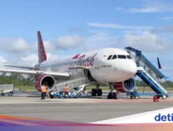 Momen Batik Air Terbang Perdana Di Nabire, Papua Di