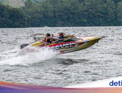 Menikmati Telaga Sarangan Didalam Speedboat