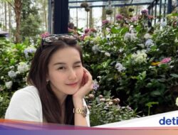 Senyum Manis Ayu Ting Ting Di Liburan Di Orchid Forest Cikole