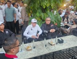 Jokowi Pakai Baju Berlogo PSI: Artinya Tahu Sendiri