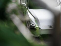 Lexus ES Terbaru Meluncur Bulan Didepan, Kini Ada Versi Listriknya