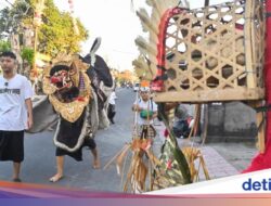 Menjaga Kearifan Lokal Galungan Lewat Ngelawang Keliling Kampung