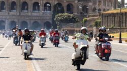 Parade Perayaan 80 Tahun Vespa Hingga Italia