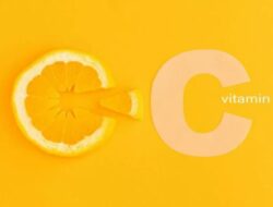 Suka Takut Minum Vitamin C Lantaran Bikin Lambung Perih? Ini Penjelasannya