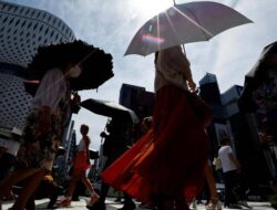 Cuaca Ke Jepang Panas ‘Mendidih’, Pekerja Ramai-ramai Ngantor Pakai Celana Pendek