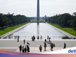 Potret Pagar Mengelilingi Kolam Refleksi Monumen Lincoln