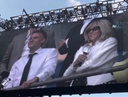 Pemimpin Negara Emmanuel Macron dan Istri Nonton Pentas Musik BTS Di Paris, Pendukung Heboh