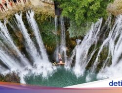 Aksi Massa Ekstrem Lompat Air Terjun Pliva Semarakkan Musim Panas Di Bosnia