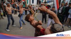 Bukan Sekadar Adu Rotan, Ojung Dari Sebab Itu Simbol Persaudaraan Suku Tengger