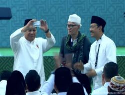 Datang Di Penutupan Muktamar Di-35, Prabowo Dapat Kartu Anggota NU