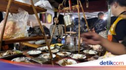 Gultik TikToker Nadshav Viral Di BKT, Antre 30 Menit Untuk Gulai Lekoh!
