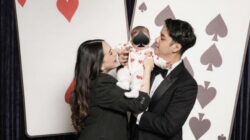 Potret Al Ghazali Rayakan Ultah Hingga-29 Bareng Anak dan Istri, Pakai Prototipe Unik Kartu Remi