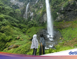 2 Jam Jalan Kaki Hingga Curug Cileat, Hadiahnya Air Terjun Raksasa Hingga Ditengah Hutan Subang