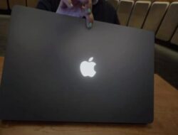 Logo Apple Menyala Kembali Sesudah Satu Dekade Dimatikan
