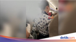 Penumpang Ngamuk Kesenggol Troli, Paksa Pramugari Minta Maaf sampai Berlutut