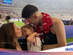 Sweet! Justin Hubner Bantu Jennifer Bikin Kue Pada Hingga Chewy’s