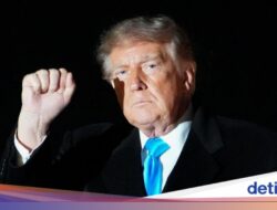 Patung Donald Trump Telanjang Dipajang Ke Dewan Eropa, Didalam Sebab Itu Tontonan