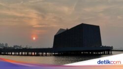 Kemegahan Masjid Apung Ancol, Salat Bersama View Laut