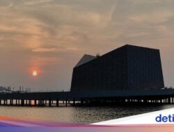 Kemegahan Masjid Apung Ancol, Salat Bersama View Laut